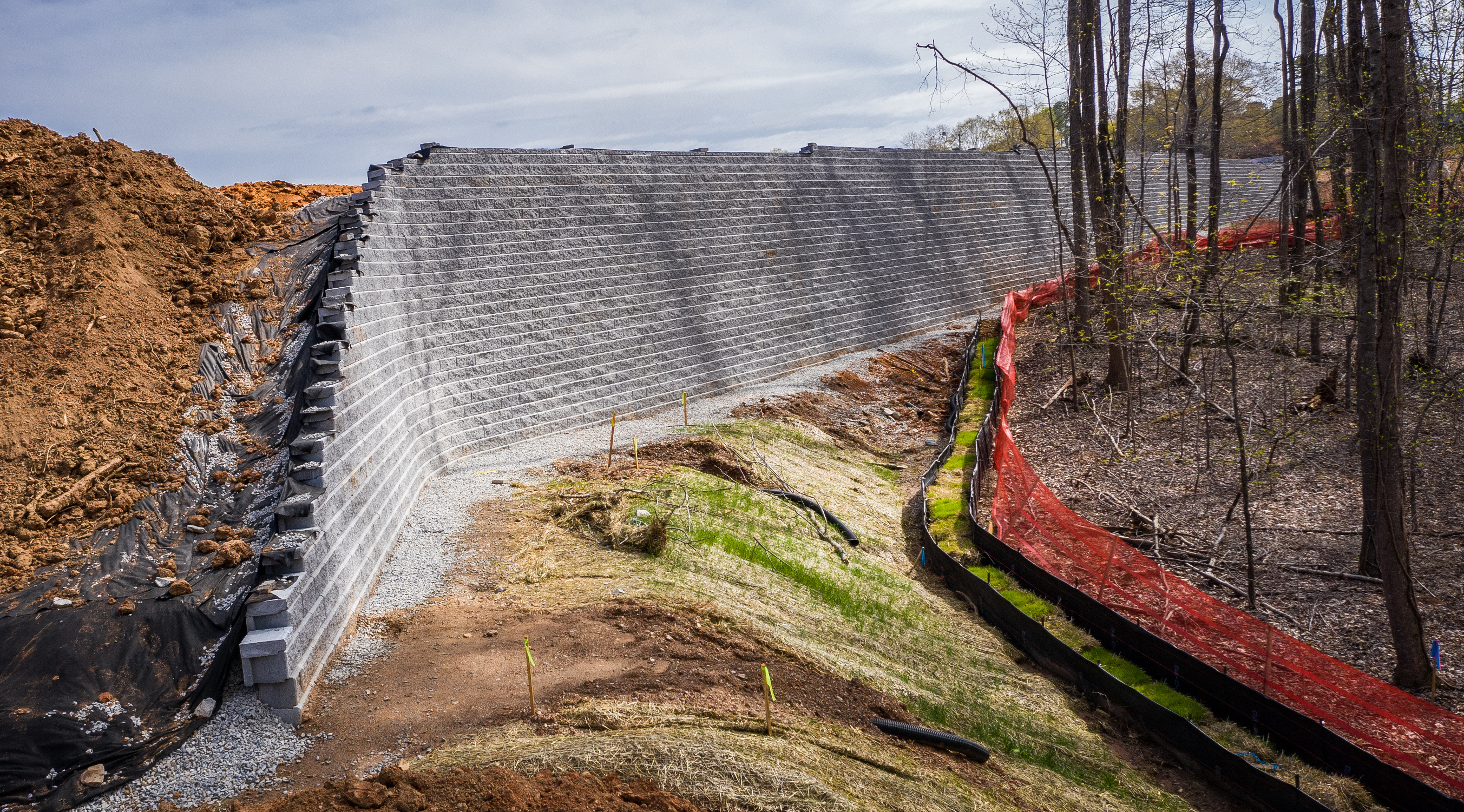 RETAINING WALLS - Professional construction services